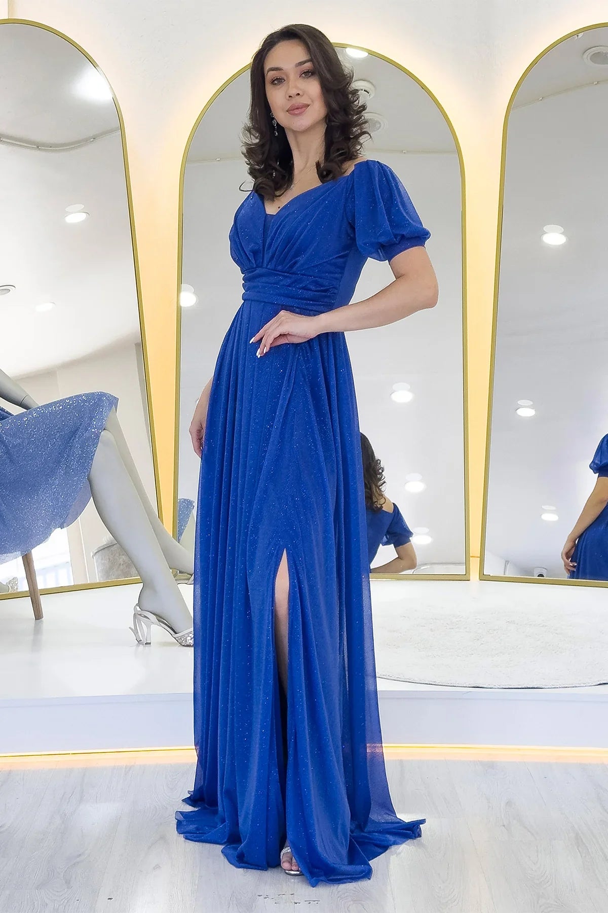 Abito da sera drappeggiato a maniche corte in blu per donna – the ZKS