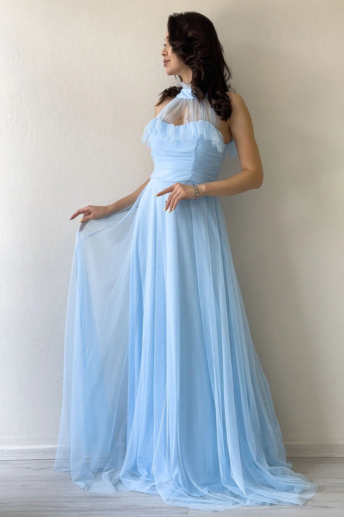 Abito da sera senza maniche in tulle drappeggiato blu baby