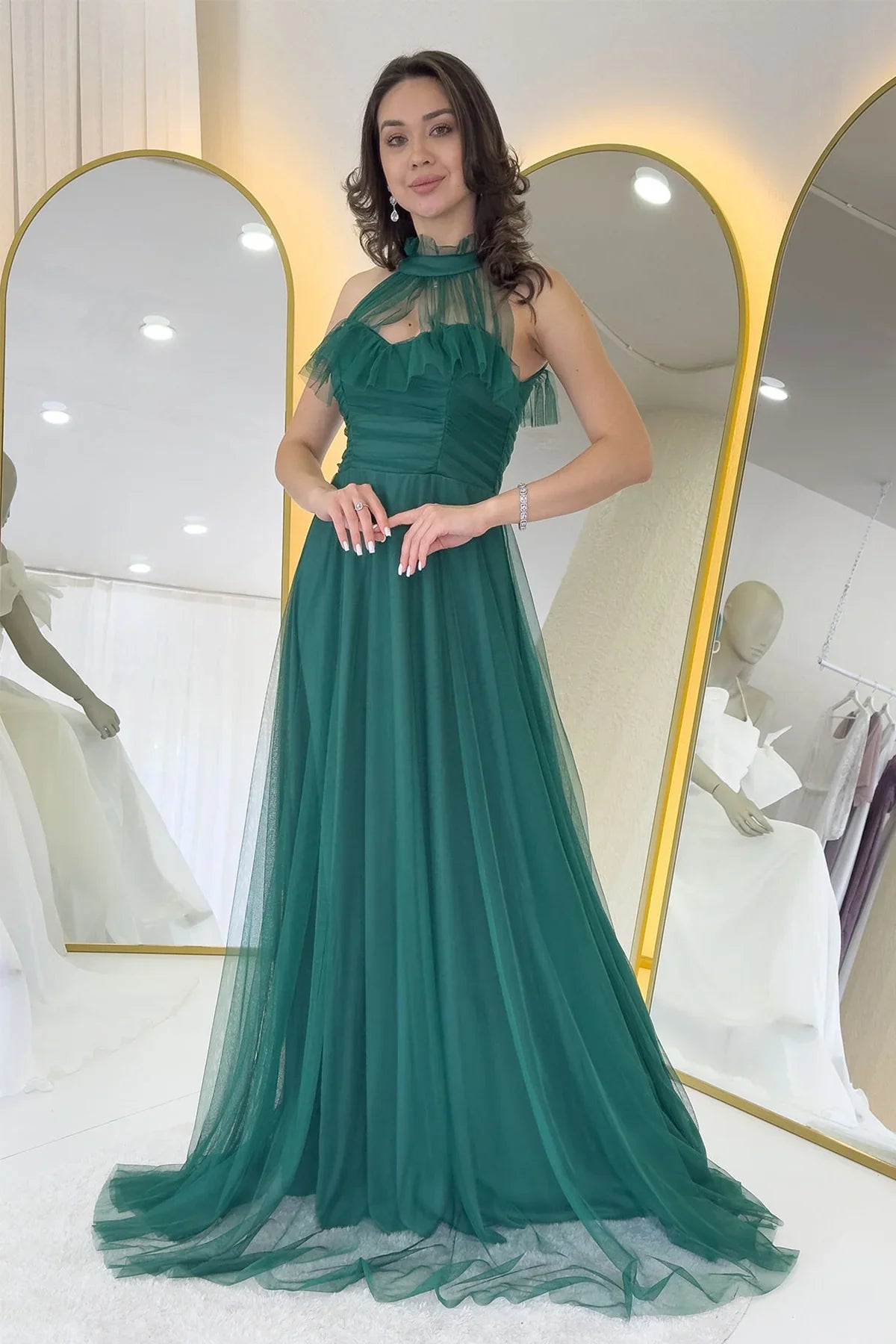 Vestido de fiesta sin mangas de tul drapeado en verde esmeralda