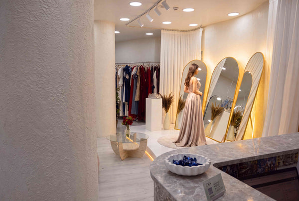 The ZKS Şişli abiye mağazası showroom İstanbul sıcak şık iç mekan - The ZKS