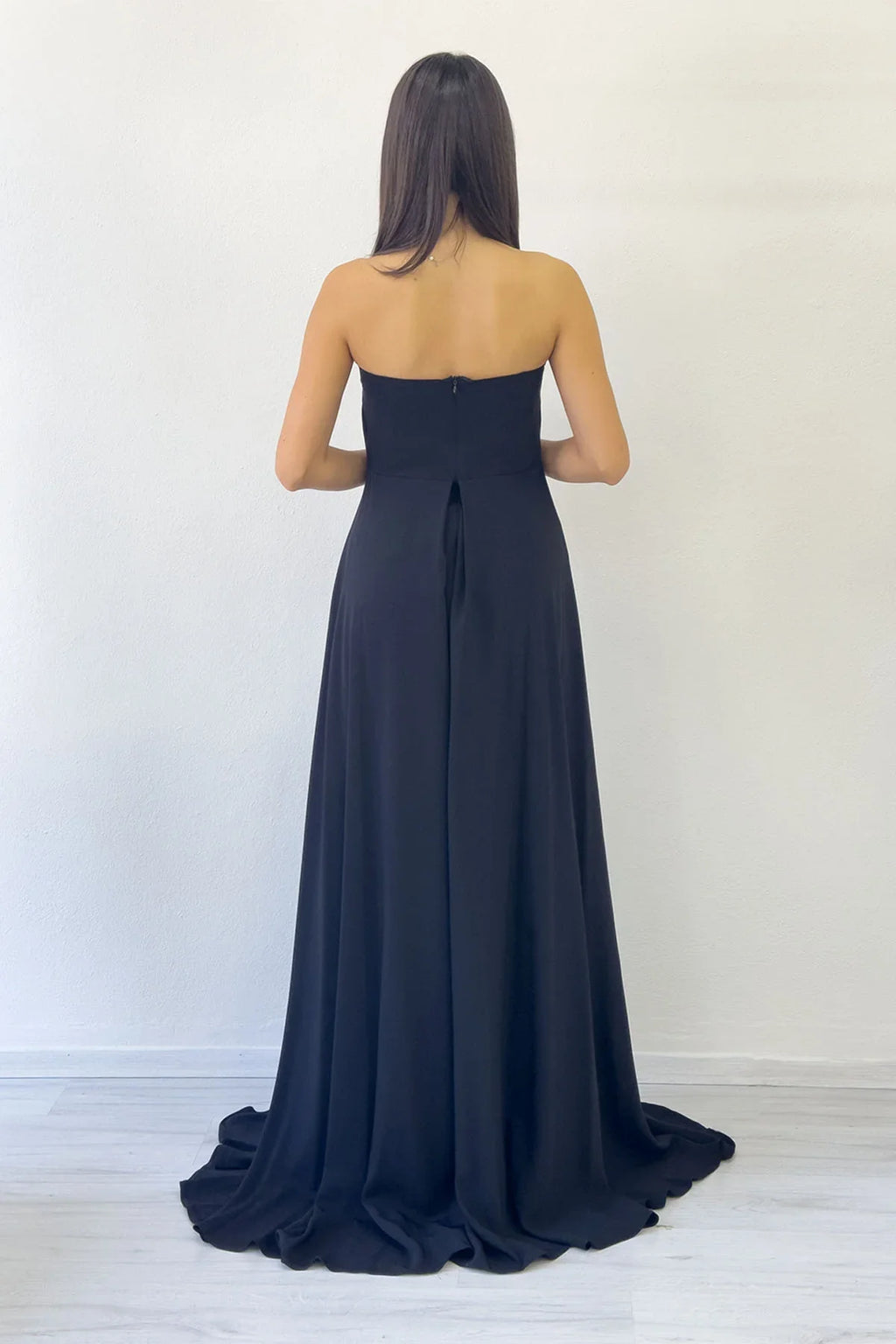 Siyah Straplez Taş Detay Yırtmaçlı Abiye Elbise