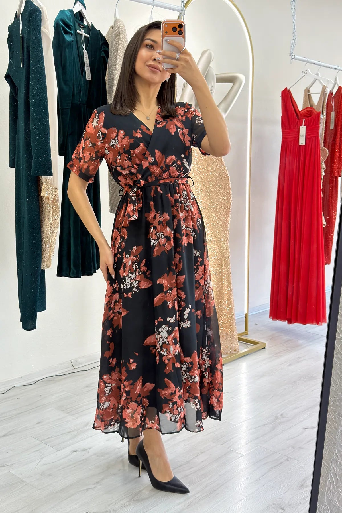 Nar Çiçekli Kısa Kol Kruvaze Yaka Büyük Beden Şifon Elbise