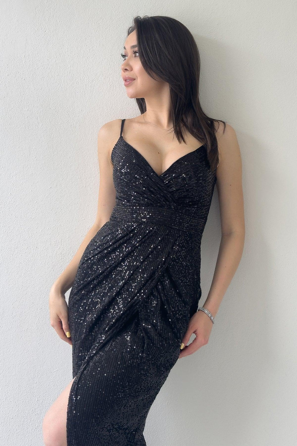 Siyah Askılı Pul Payet Kruvaze Yırtmaçlı  Abiye Elbise