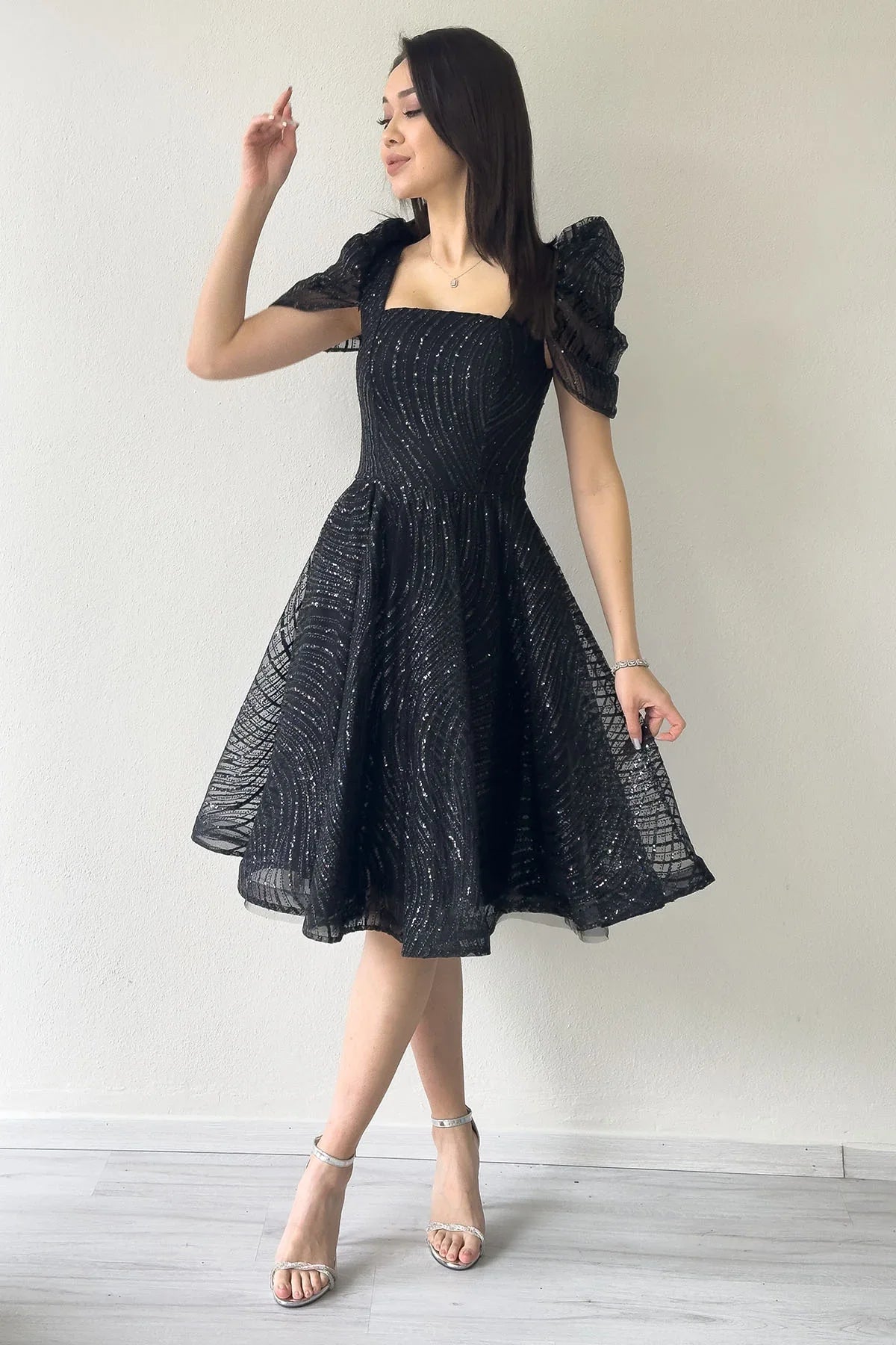 Siyah Volanlı Kare Yaka Karpuz Kol Kloş Abiye Elbise