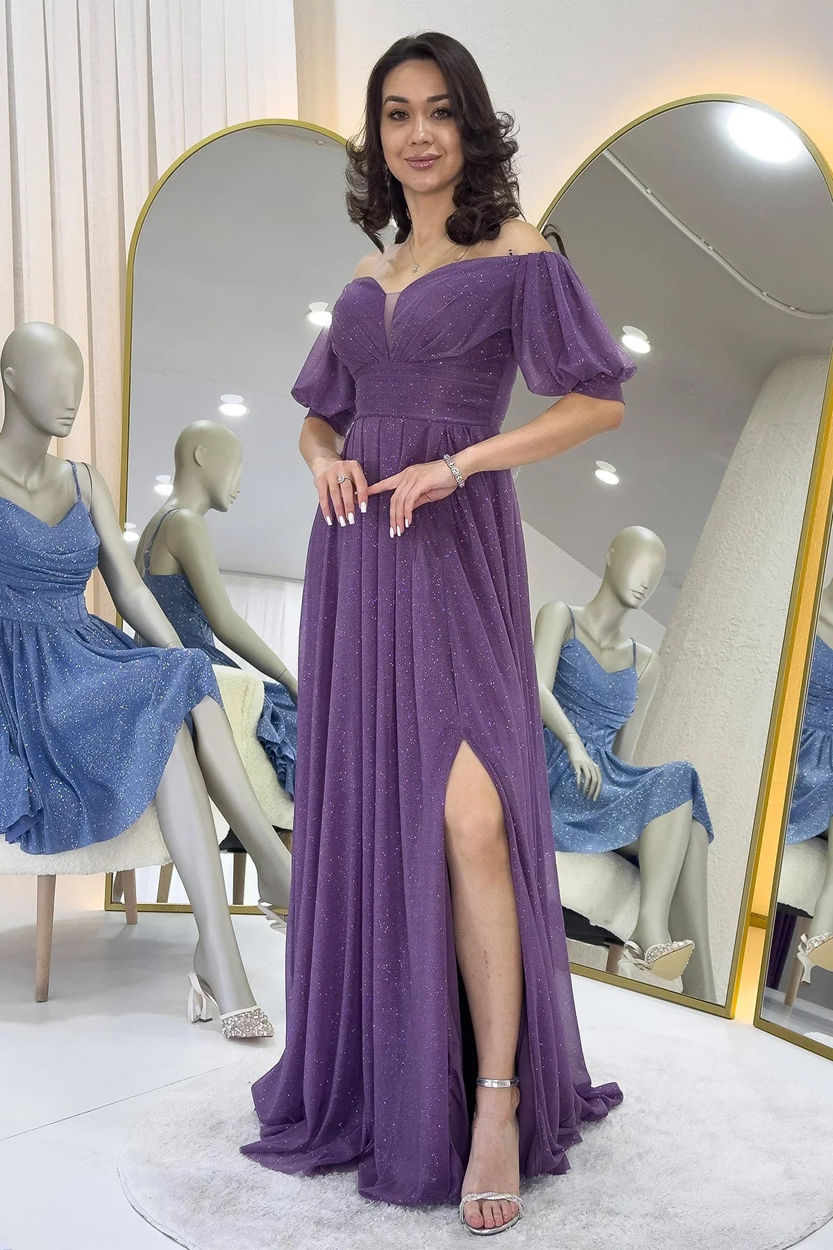 Abito da sera corto a maniche corte drappeggiato viola per donna