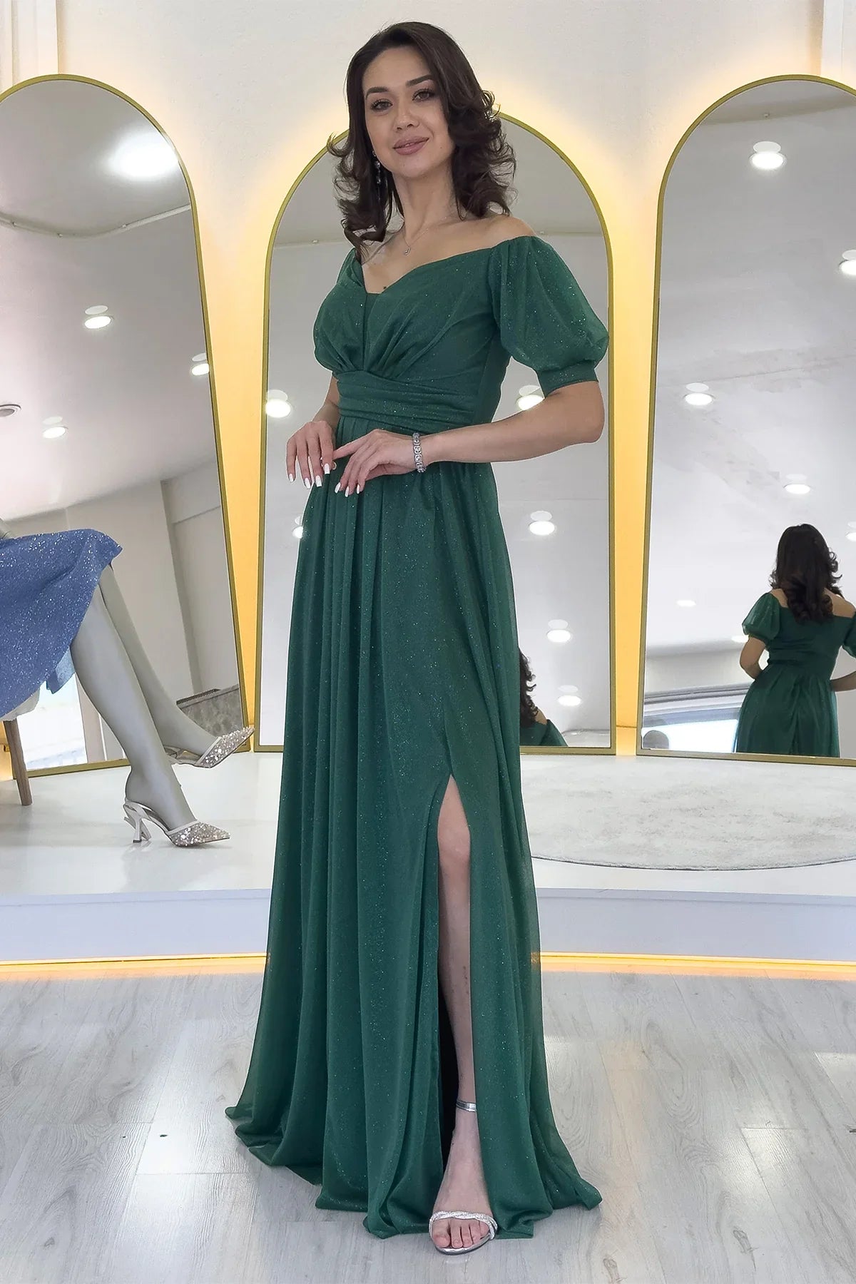 Kadın Zümrüt Yeşil Kısa Kol Drapeli Abiye Elbise