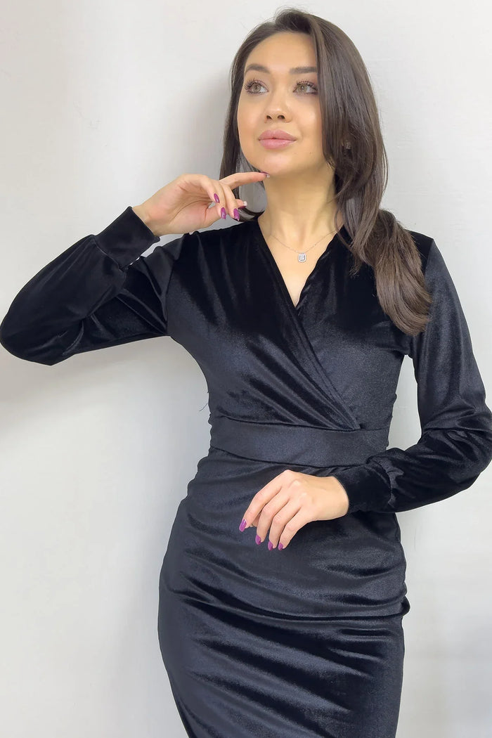 Kadın Siyah Midi Boy Kruvaze Büyük Beden Kadife Elbise