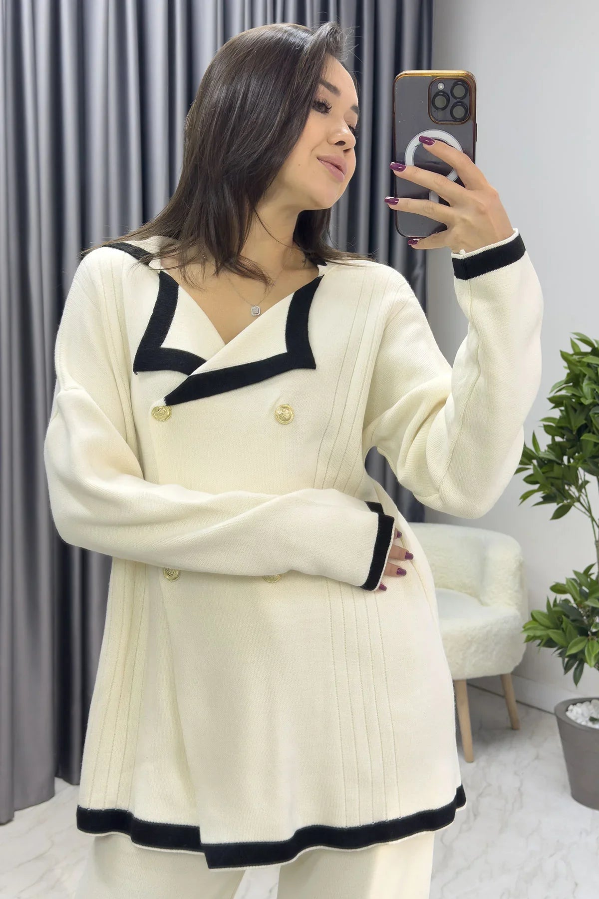 Kadın Siyah Şeritli Beyaz Pantolon Hırka Triko Takım