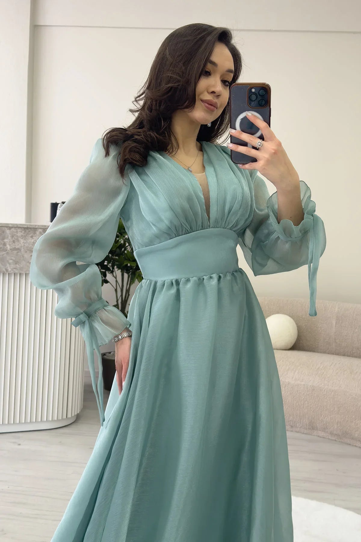 Asimetrik Etek Su Yeşili Karpuz Kol Prenses V Yaka Abiye Elbise
