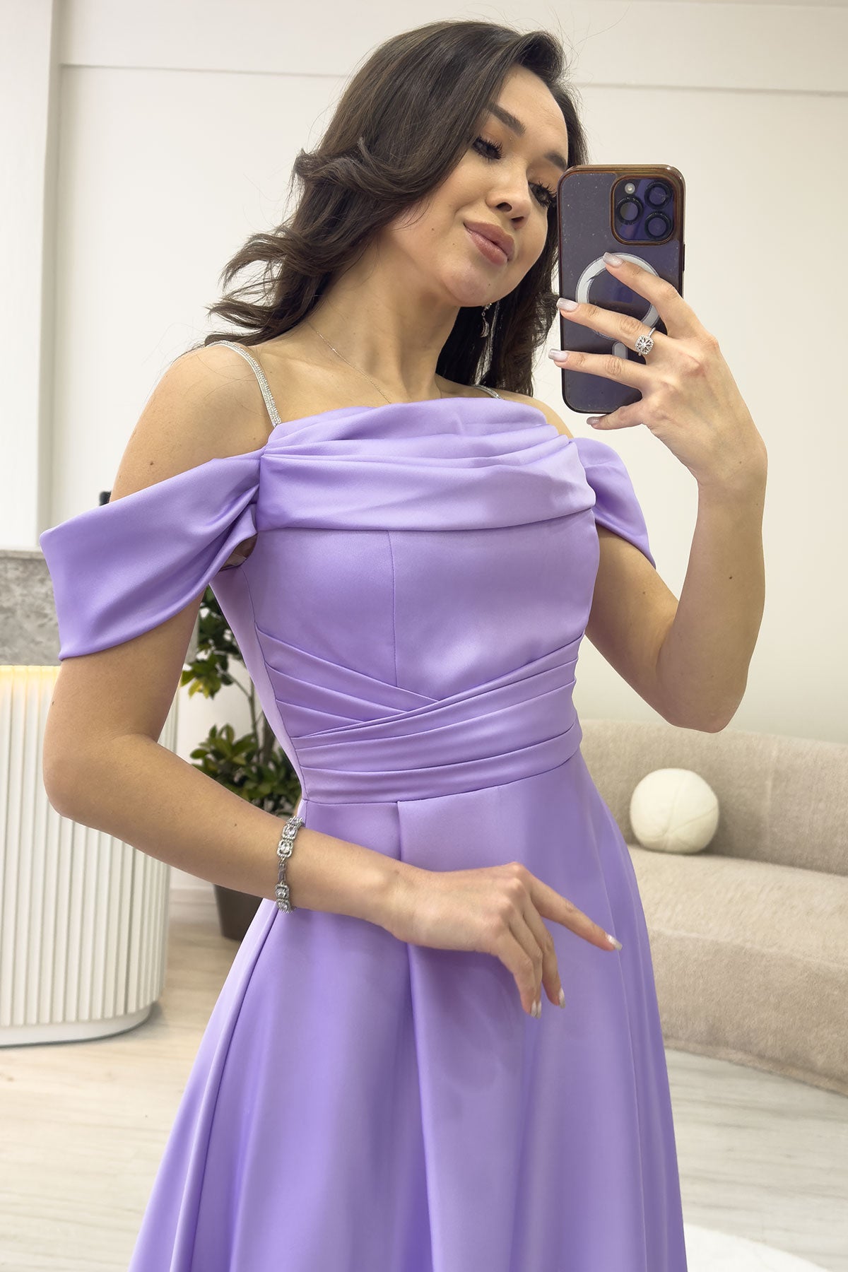 Lila Taş Askılı Düşük Omuz Saten Yırtmaçlı Abiye Elbise