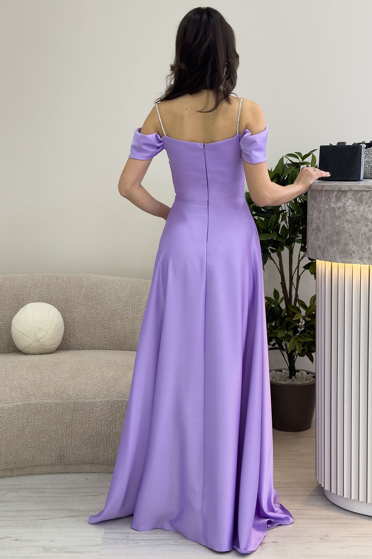 Lila Taş Askılı Düşük Omuz Saten Yırtmaçlı Abiye Elbise