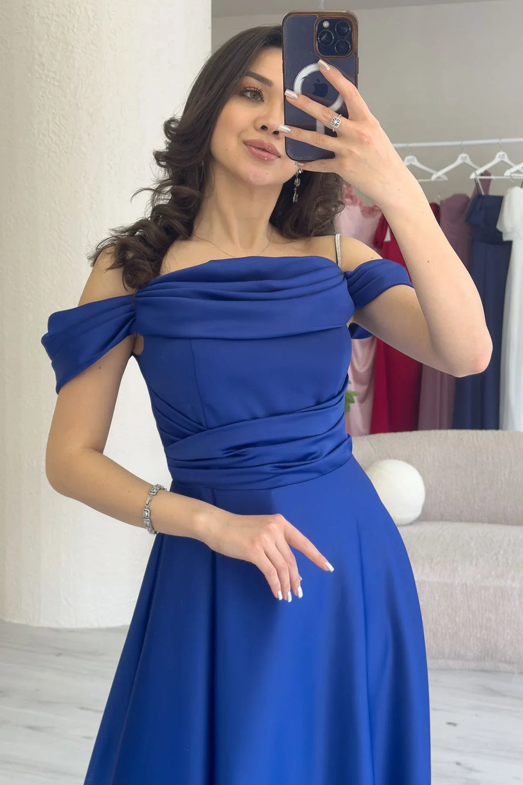 Saks Mavisi Taş Askılı Düşük Omuz Saten Yırtmaçlı Abiye Elbise