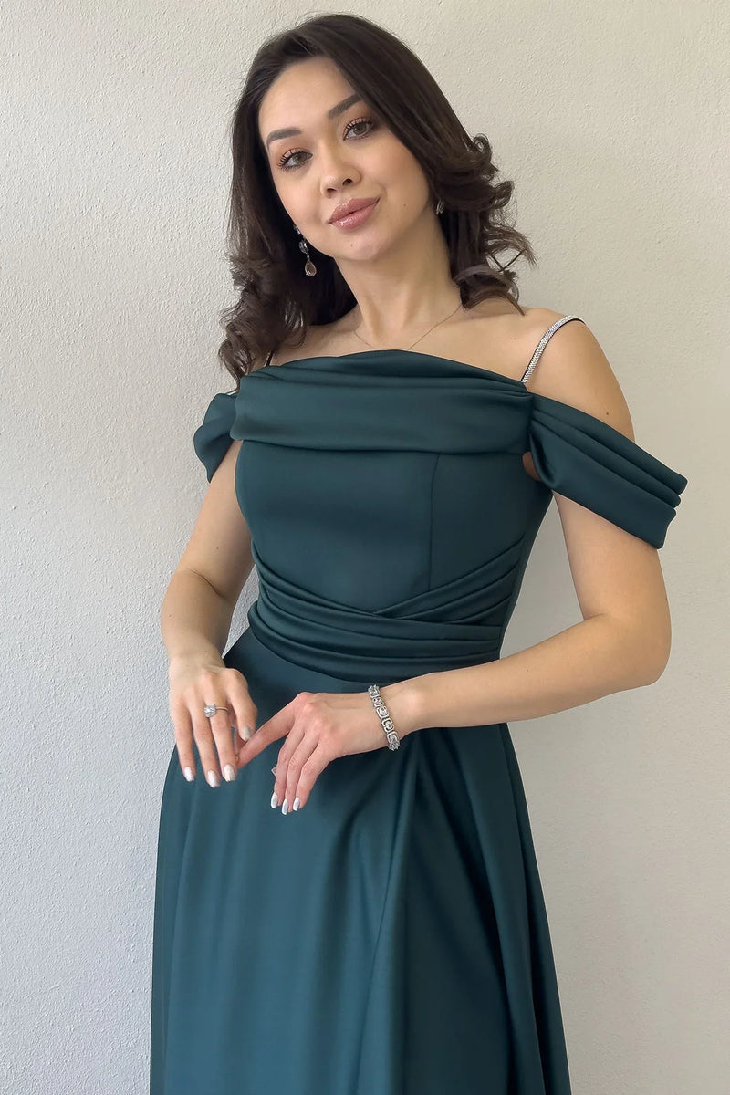 Zümrüt Yeşili Taş Askılı Düşük Omuz Saten Yırtmaçlı Abiye Elbise