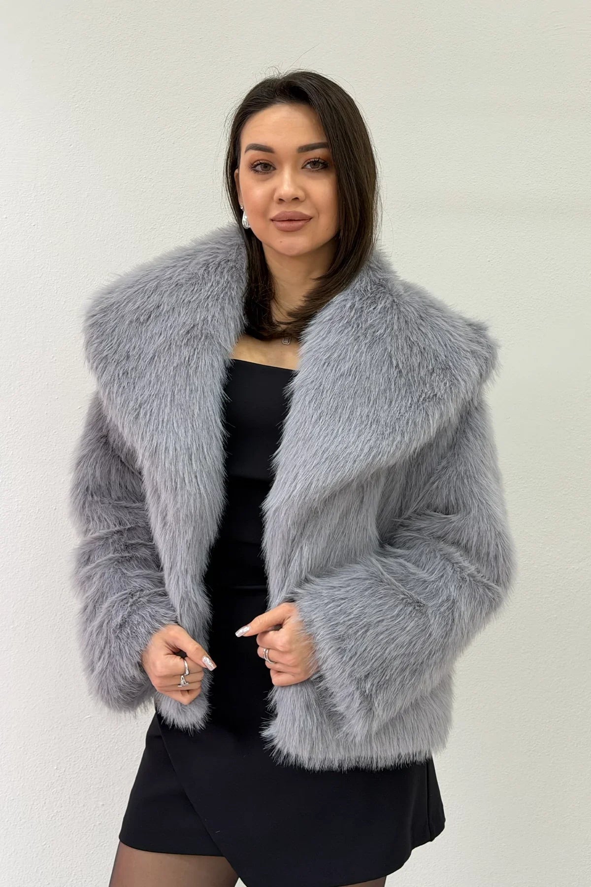 Kadın Gri Yakalı Yeni Sezon Yumuşak Peluş Kürk