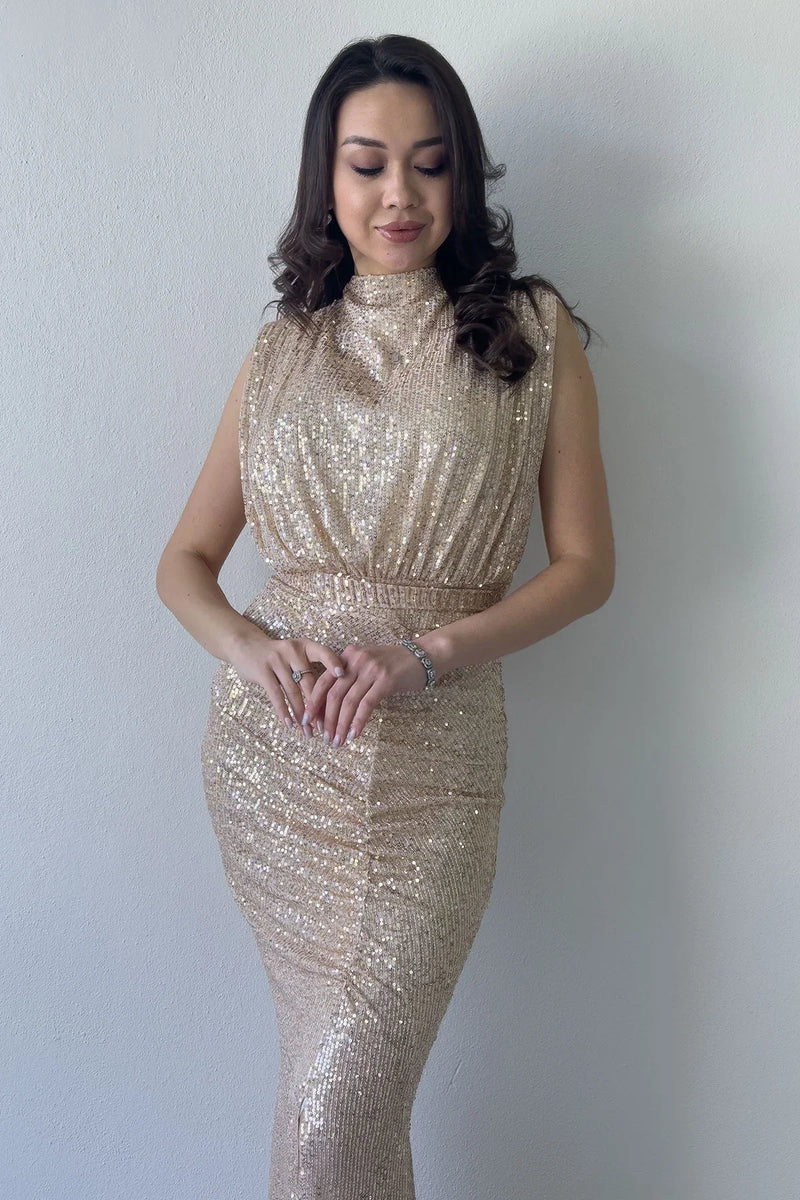 Kadın Bej Dik Yaka Kuşak Detay Yırtmaçlı Pul Payet Abiye Elbise