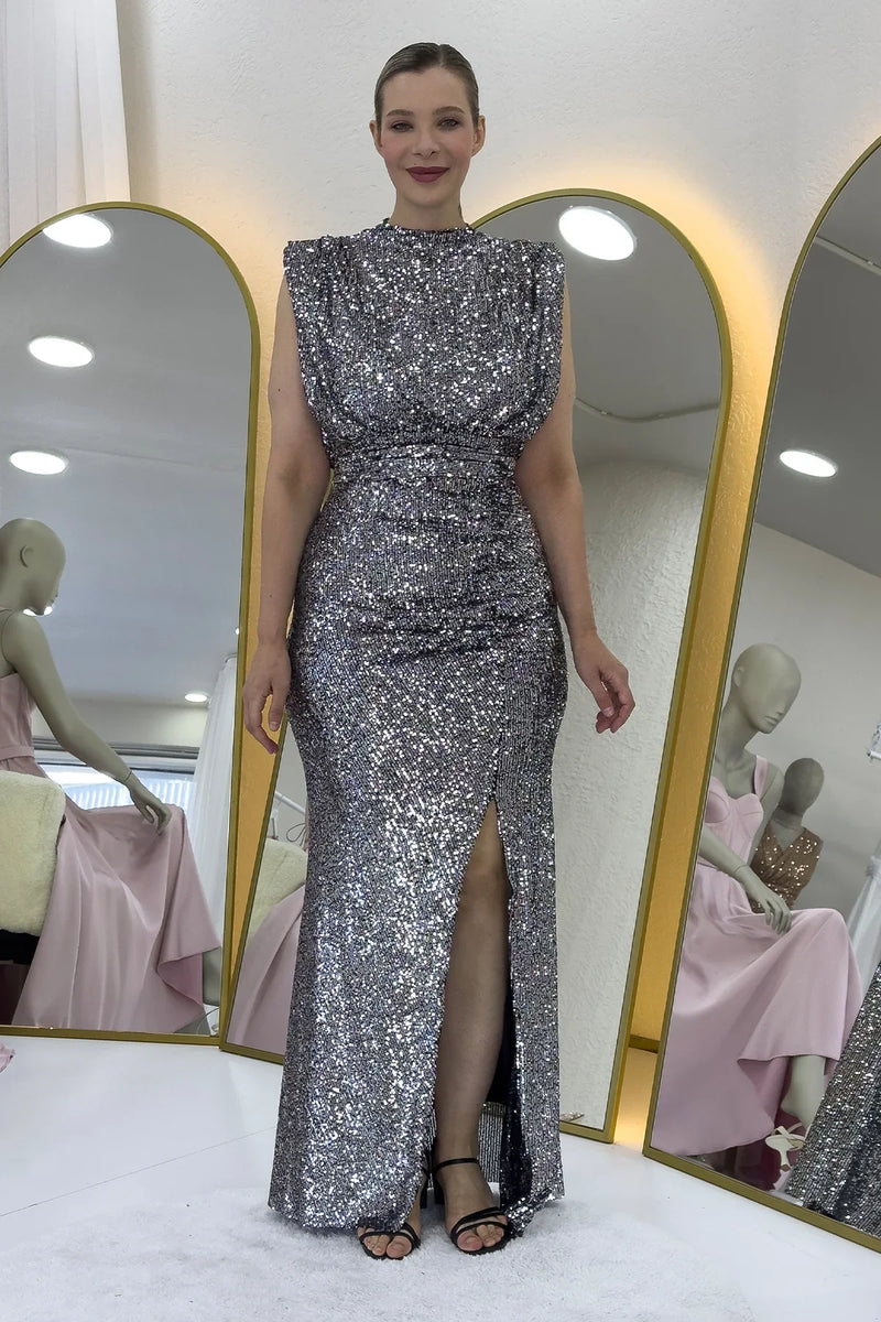 Kadın Gümüş Dik Yaka Kuşak Detay Yırtmaçlı Pul Payet Abiye Elbise