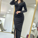 Kadın Siyah Gold Desenli Drapeli Kadife Midi Boy Kalem Elbise