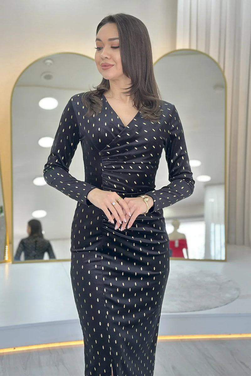 Kadın Siyah Gold Desenli Drapeli Kadife Midi Boy Kalem Elbise