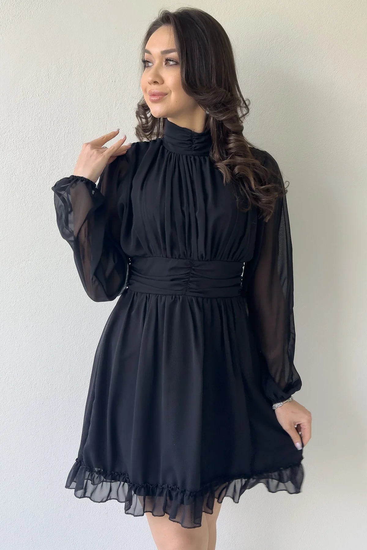 Kadın Siyah Sırt Dekolte Etek Ucu Fırfırlı Mini Şifon Elbise