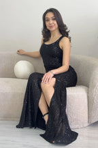 Kadın Siyah Askılı Yırtmaçlı Pul Payet Abiye Elbise