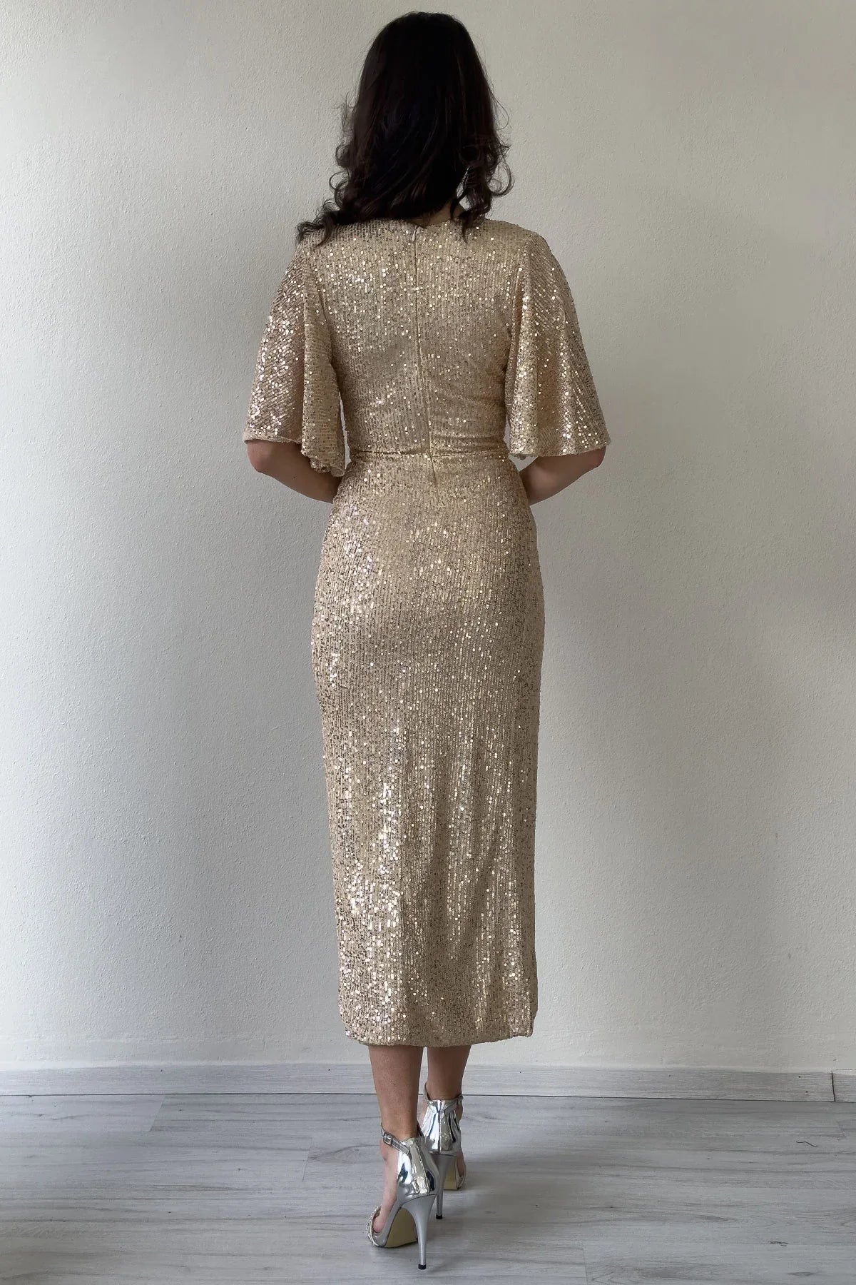 Gold Kruvaze Yaka Payet Tasarım Yarım Kol Midi Boy Büyük Beden Abiye Elbise