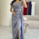 Kadın Gümüş Düşük Omuz Saten Drapeli Yırtmaçlı Abiye Elbise