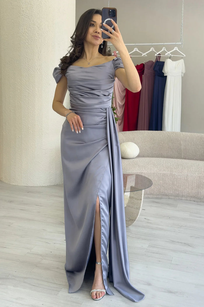 Kadın Gümüş Düşük Omuz Saten Drapeli Yırtmaçlı Abiye Elbise 