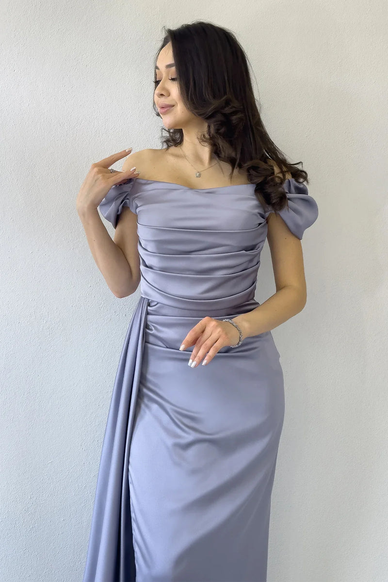 Kadın Gümüş Düşük Omuz Saten Drapeli Yırtmaçlı Abiye Elbise 