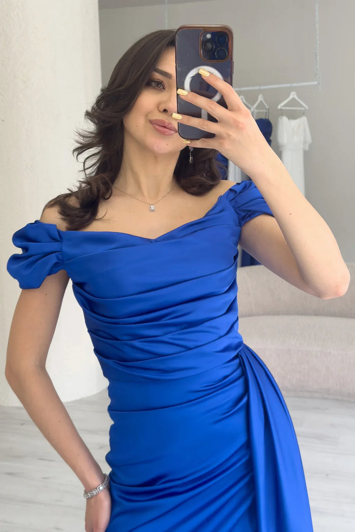 Kadın Saks Mavisi Düşük Omuz Saten Drapeli Yırtmaçlı Abiye Elbise 