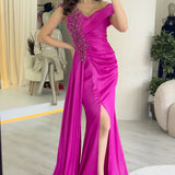 Fuşya Taş İşlemeli Büzgülü Saten Yırtmaçlı Abiye Elbise