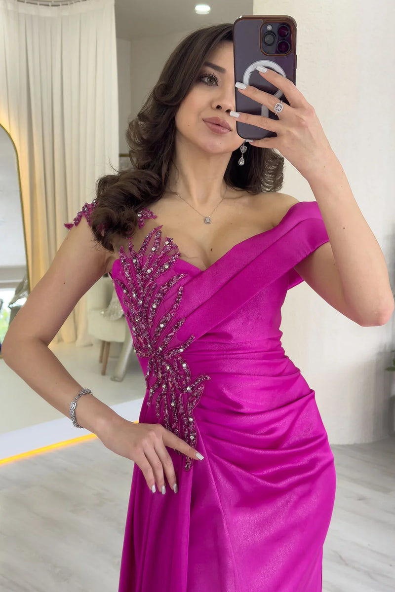 Fuşya Taş İşlemeli Büzgülü Saten Yırtmaçlı Abiye Elbise