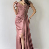 Pudra Taş İşlemeli Büzgülü Saten Yırtmaçlı Abiye Elbise