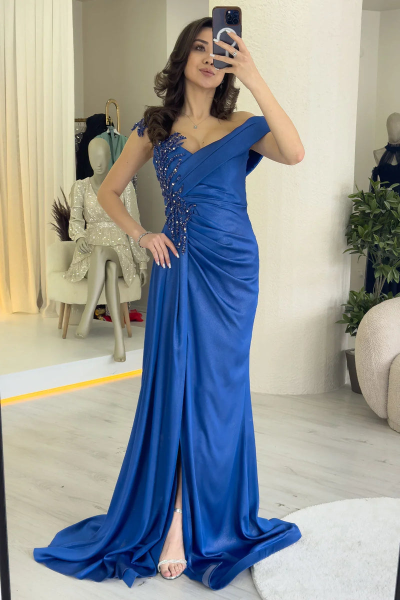 Saks Taş İşlemeli Büzgülü Saten Yırtmaçlı Abiye Elbise