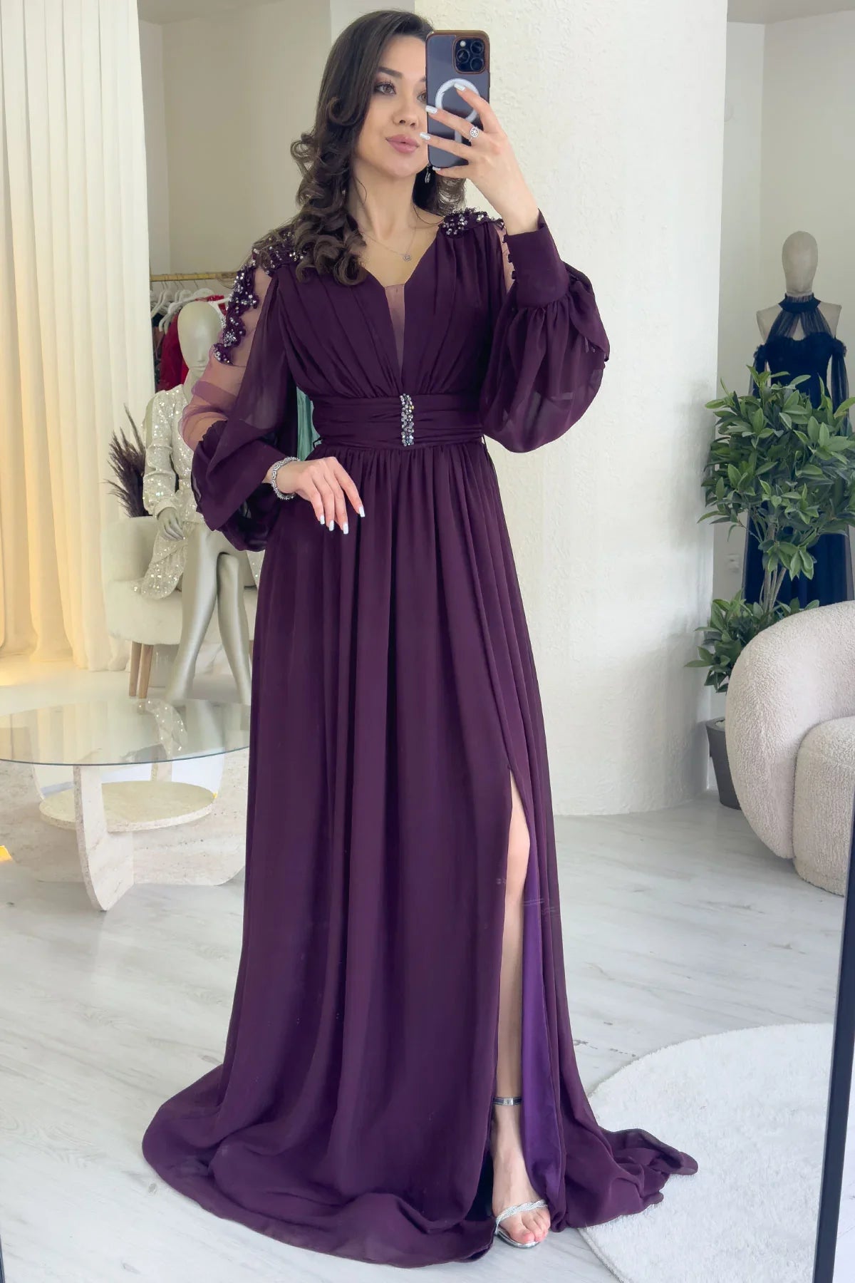 Mor Güpür Kol Detaylı Yırtmaçlı Şifon Abiye Elbise