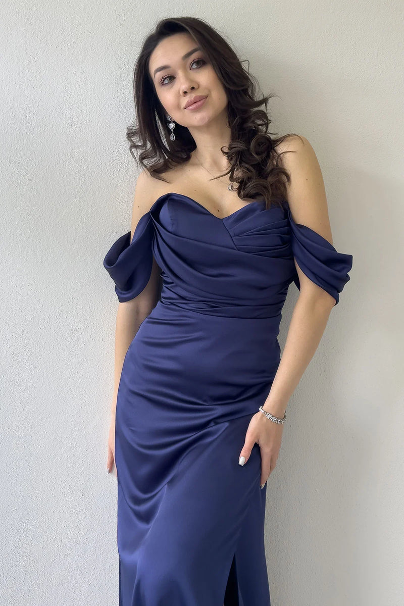 Lacivert Sırt Dekolteli Düşük Omuz Drapeli Yırtmaçlı Saten Abiye Elbise