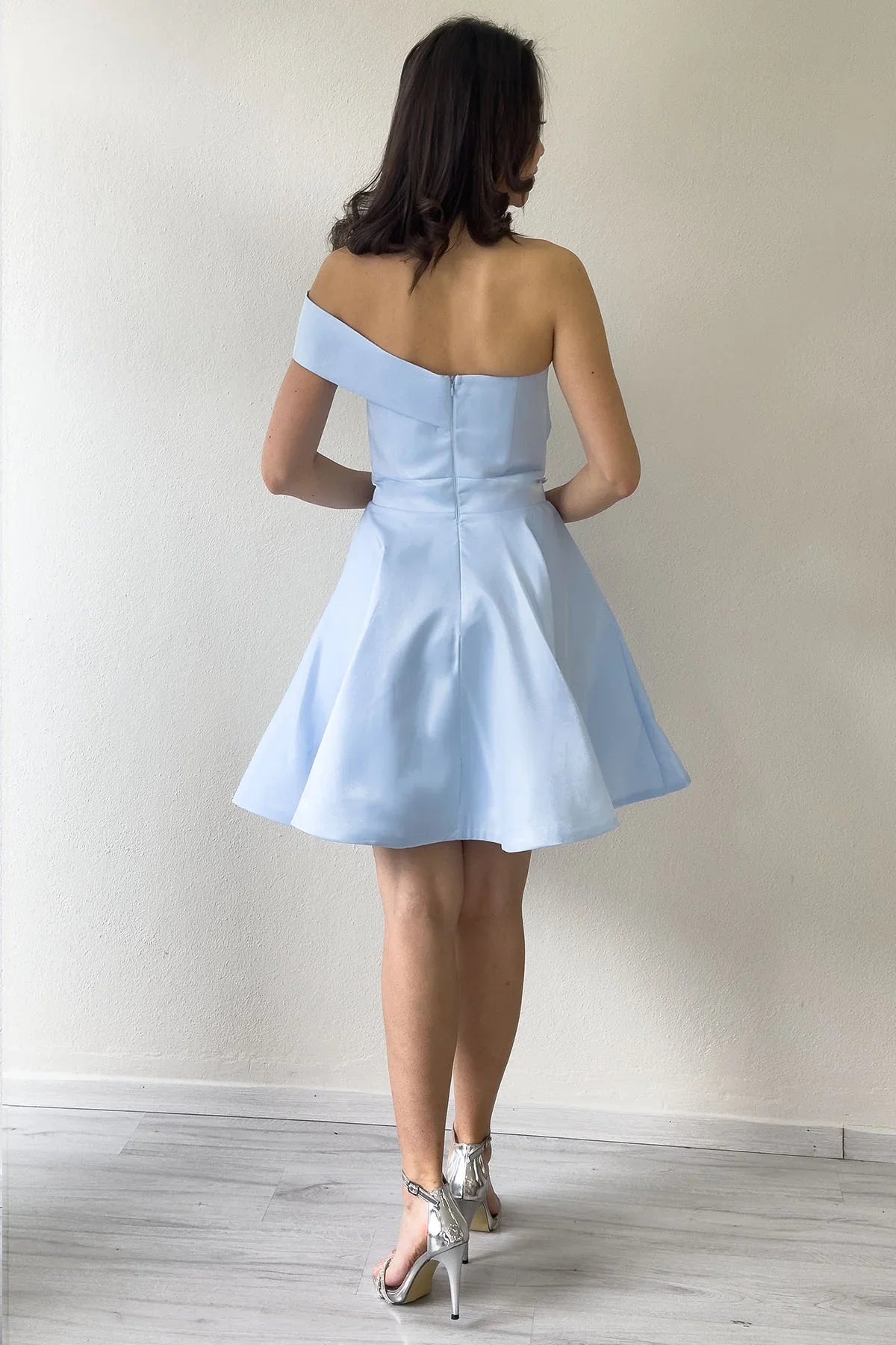 Bebe Mavisi Tek Omuz Taş Detay Mini Kloş Saten Abiye Elbise