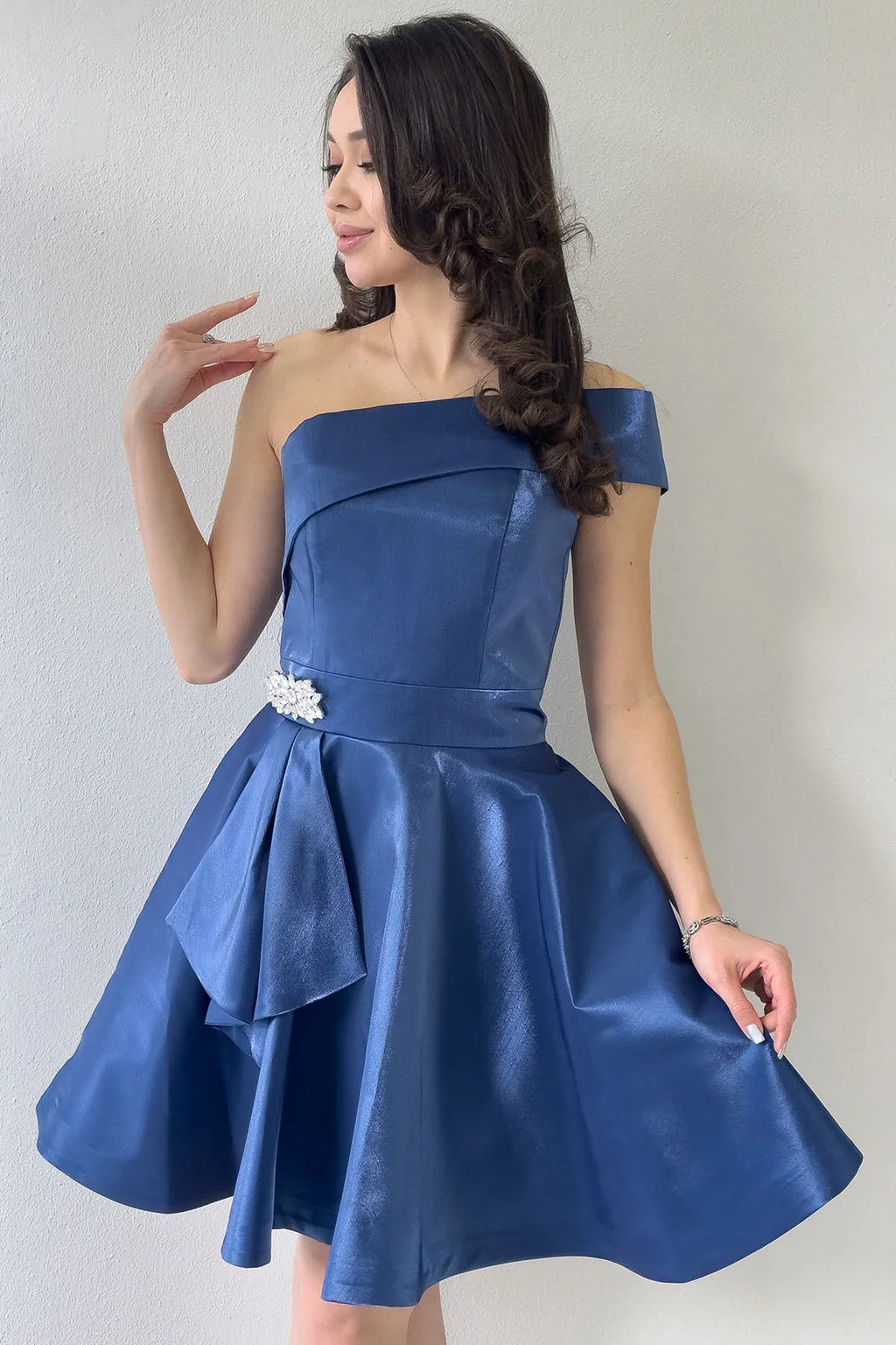 Lacivert Tek Omuz Taş Detay Mini Kloş Saten Abiye Elbise