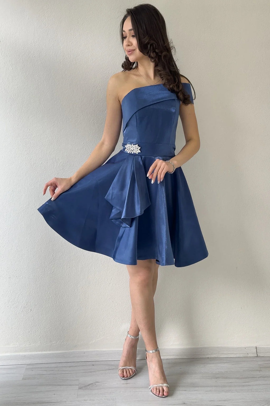 Lacivert Tek Omuz Taş Detay Mini Kloş Saten Abiye Elbise