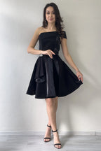 Siyah Tek Omuz Taş Detay Mini Kloş Saten Abiye Elbise