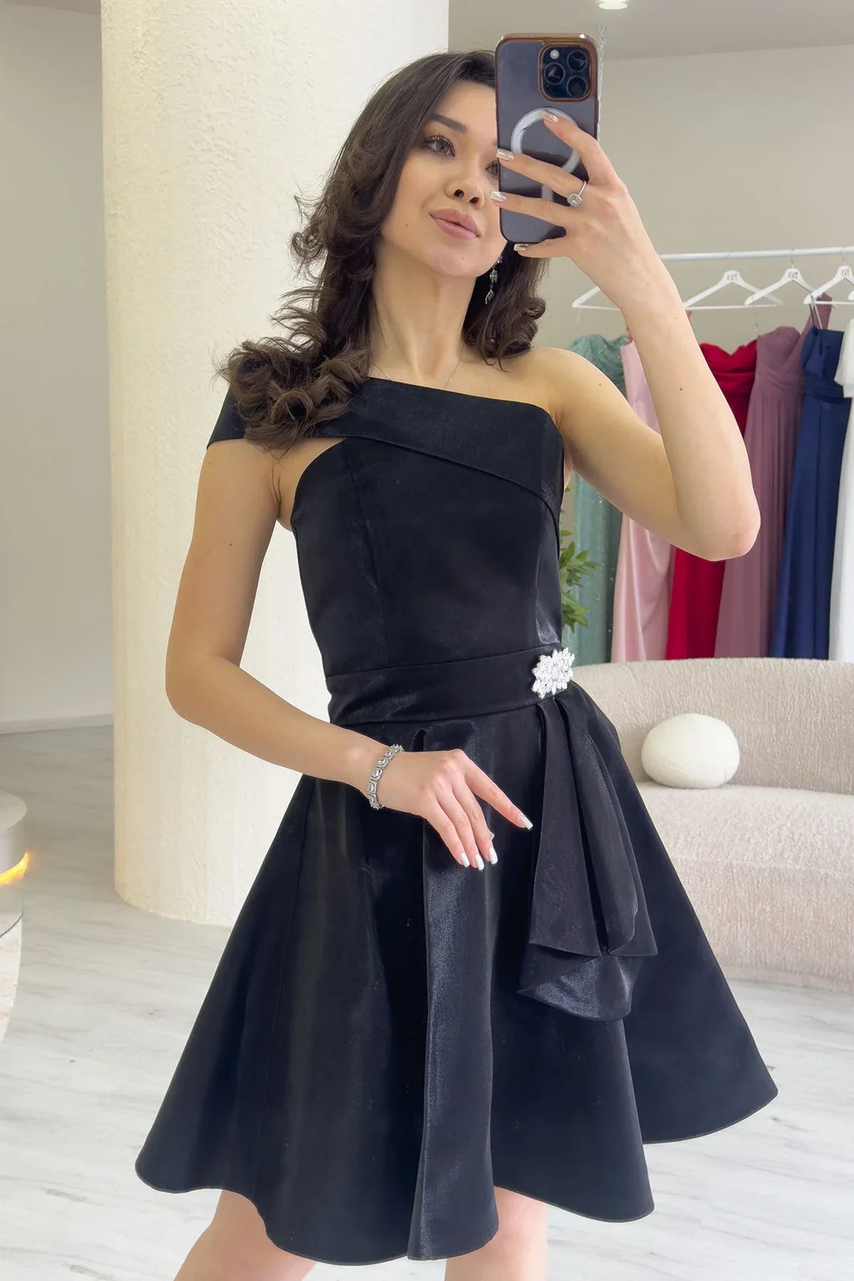 Siyah Tek Omuz Taş Detay Mini Kloş Saten Abiye Elbise