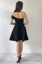 Siyah Tek Omuz Taş Detay Mini Kloş Saten Abiye Elbise