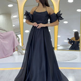 Siyah Drapeli Boyundan Bağlamalı Fiyonk Kol Detay Organze Abiye Elbise