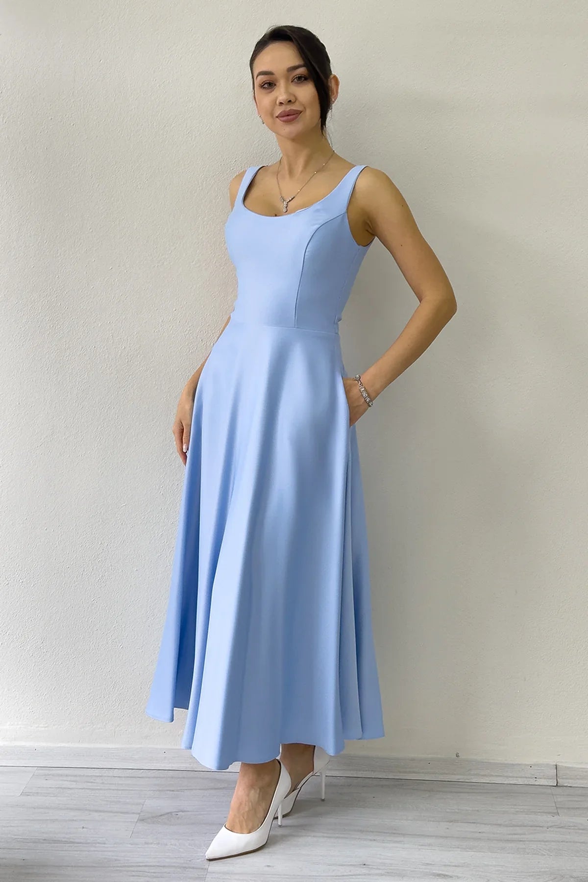 Bebe Mavi U Yaka Sırt Bağlamalı Midi Boy Saten Elbise