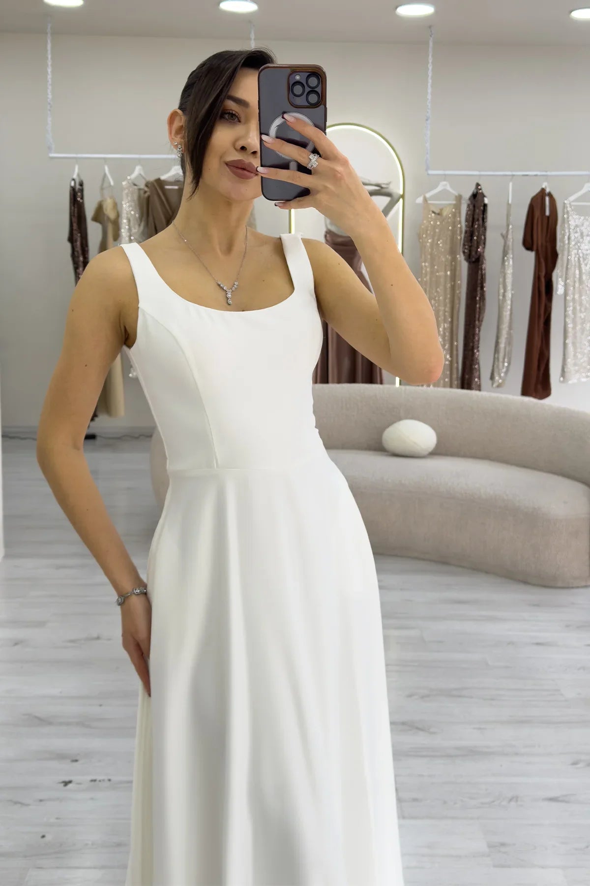 Beyaz U Yaka Sırt Bağlamalı Midi Boy Saten Nikah Elbisesi