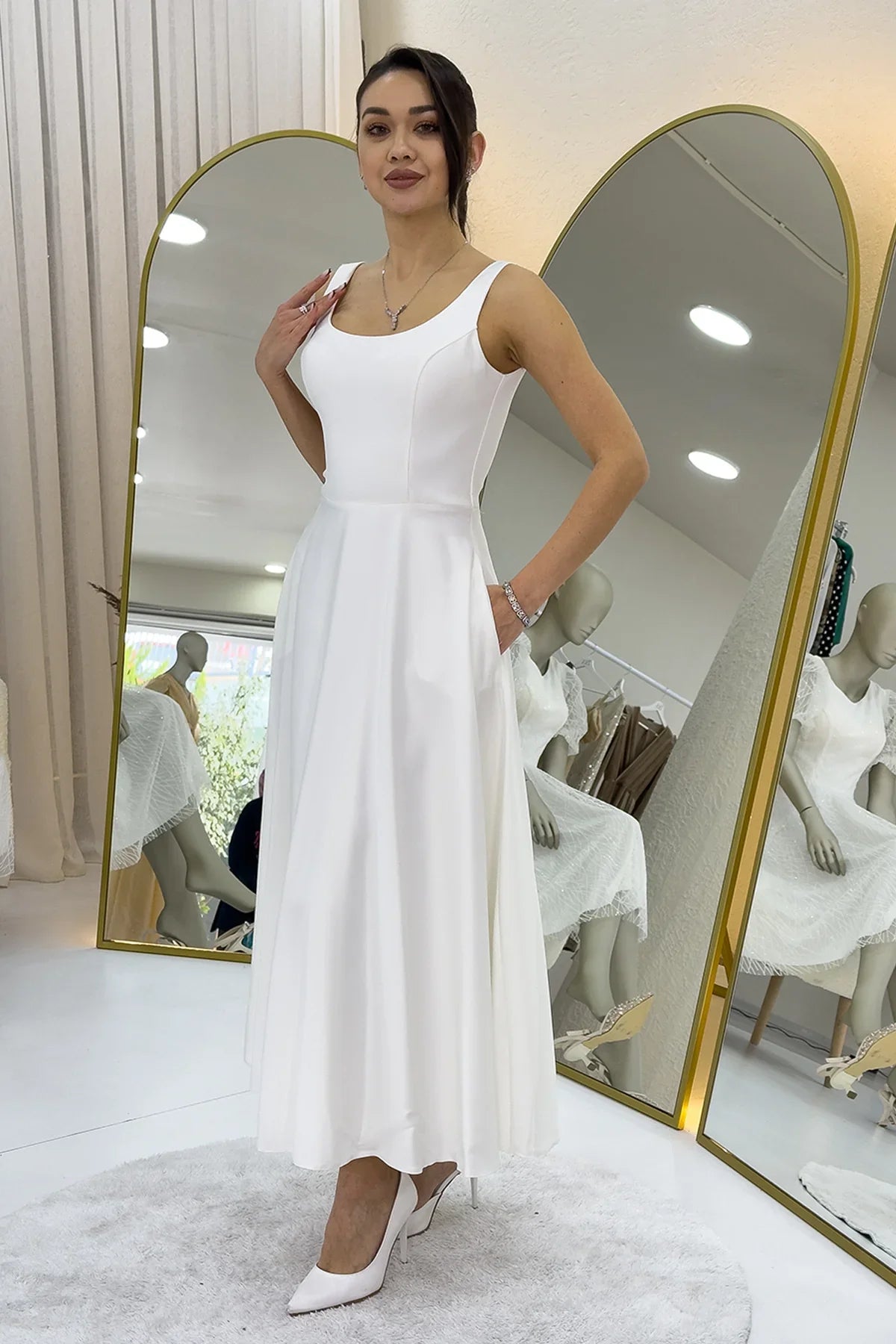Beyaz U Yaka Sırt Bağlamalı Midi Boy Saten Nikah Elbisesi