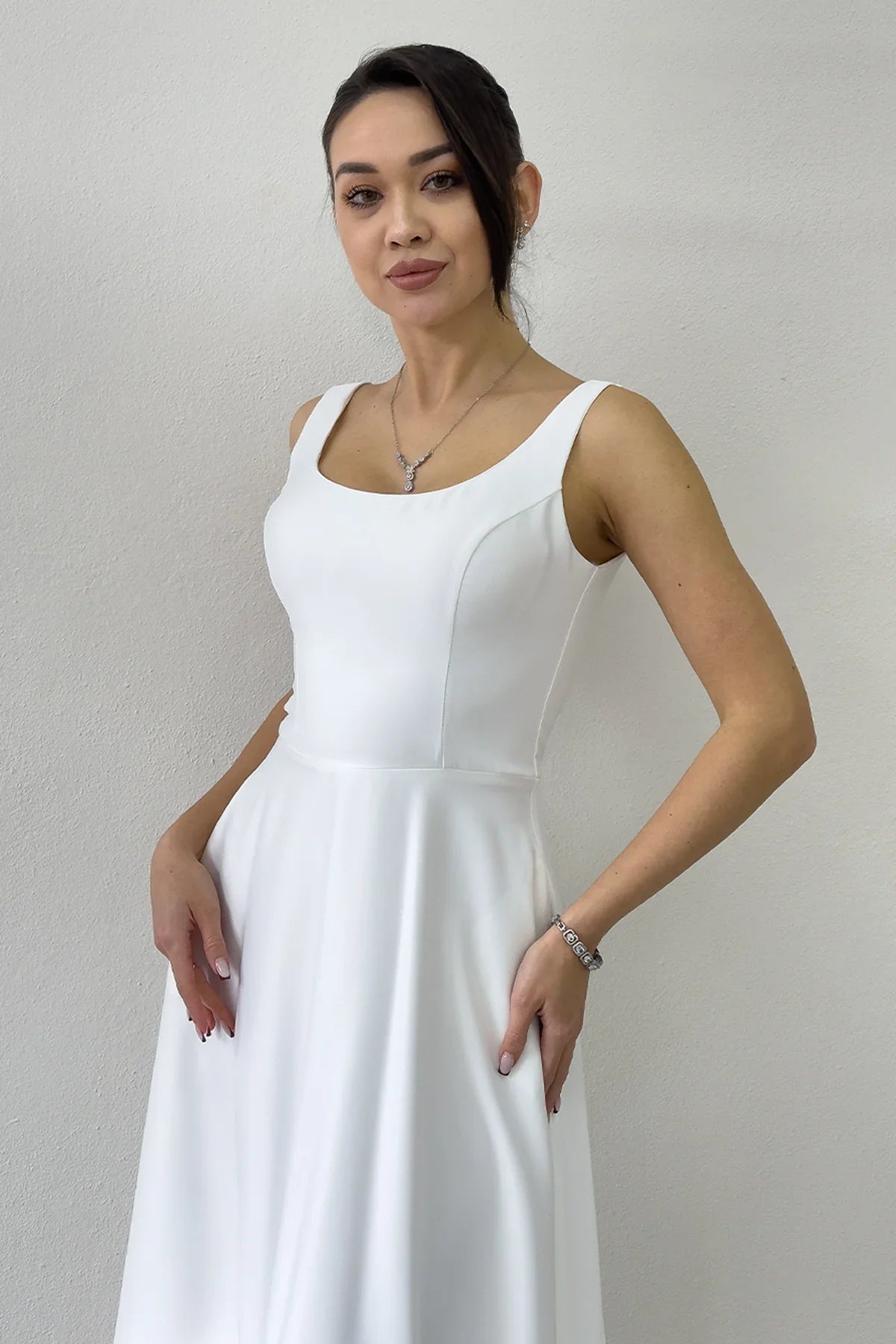 Beyaz U Yaka Sırt Bağlamalı Midi Boy Saten Nikah Elbisesi