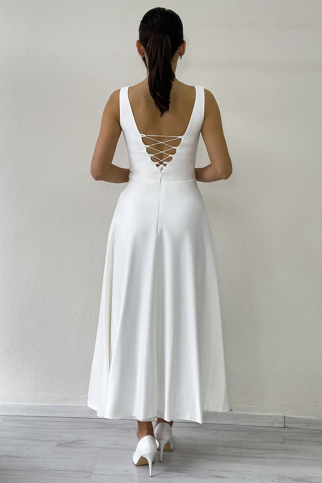 Beyaz U Yaka Sırt Bağlamalı Midi Boy Saten Nikah Elbisesi