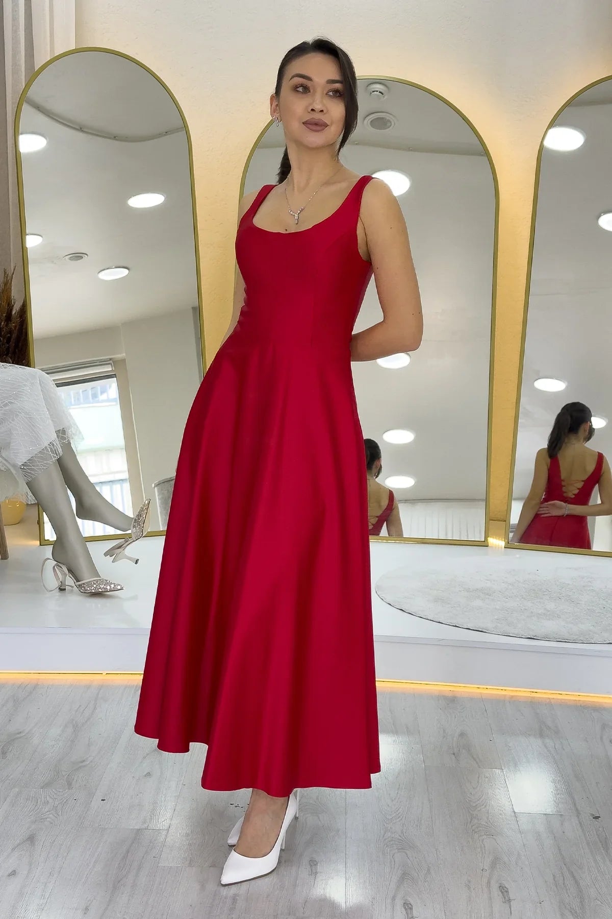 Kırmızı U Yaka Sırt Bağlamalı Midi Boy Saten Nikah Elbisesi