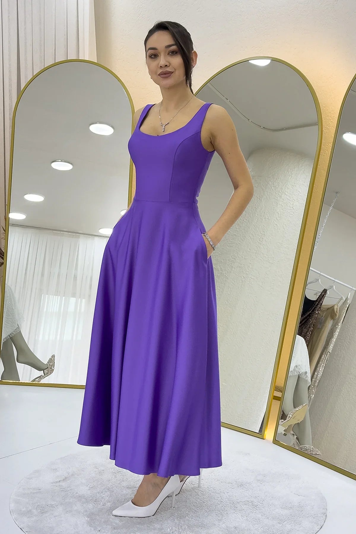 Mor U Yaka Sırt Bağlamalı Midi Boy Saten Elbise