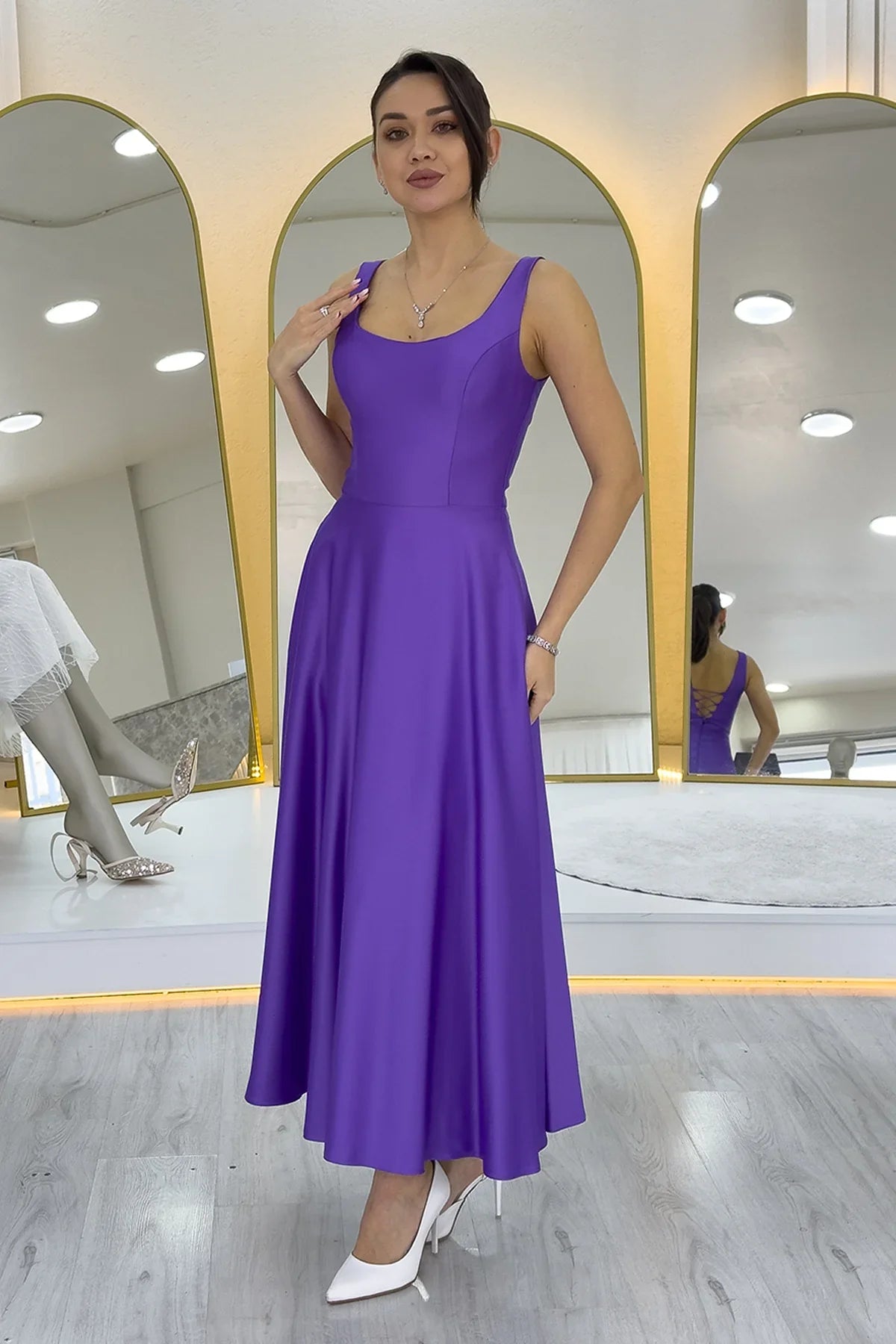 Mor U Yaka Sırt Bağlamalı Midi Boy Saten Elbise